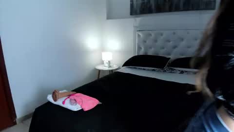Mia online show from February 2025 02:09:02 PM