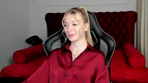 Mia online show from September 2025 05:23:01 PM