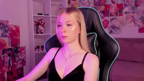 Mia online show from September 2025 05:24:02 PM