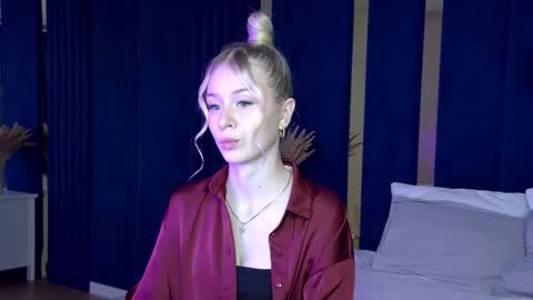 Mia online show from October 2025 05:41:02 PM