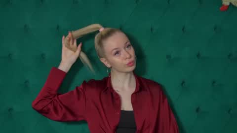 Mia online show from December 2025 05:24:02 AM