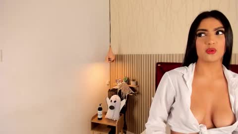 Snapshot of miah_bella chatting on October 2025 07:40:01 PM Miah and Bella online show from October 2025 07:40:01 PM