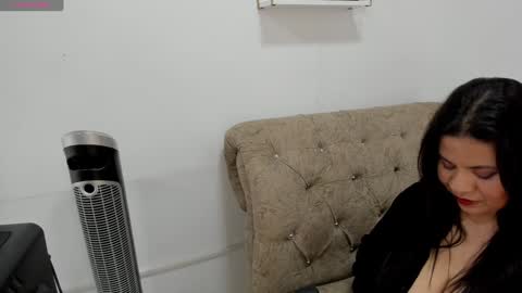 Miah Collins online show from January 2025 11:54:01 AM