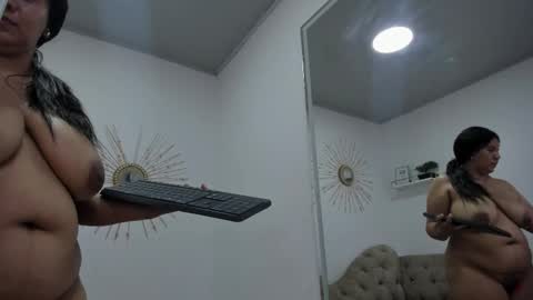 Miah Collins online show from November 2025 01:28:02 PM