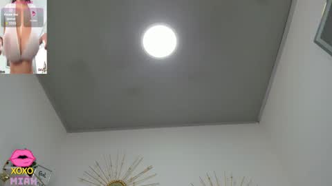 Miah Collins online show from December 2025 07:52:01 PM