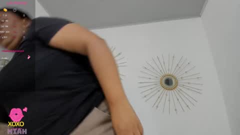 Miah Collins online show from December 2025 07:33:02 PM