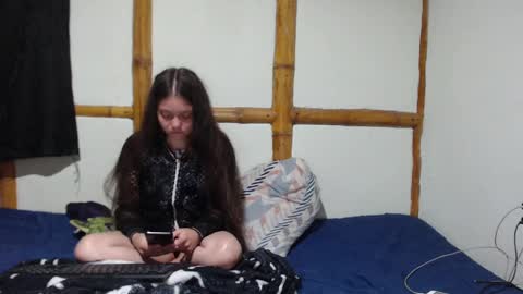 Snapshot of miahells chatting on February 2025 02:04:01 AM Mia Sam online show from February 2025 02:04:01 AM