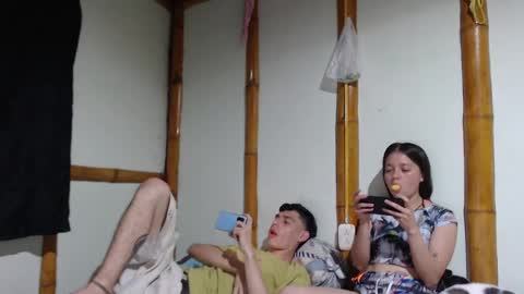 Snapshot of miahells chatting on March 2025 09:15:01 PM Mia Sam online show from March 2025 09:15:01 PM