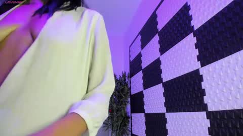 Snapshot of miakarsson chatting on April 2026 11:53:01 AM Mia online show from April 2026 11:53:01 AM
