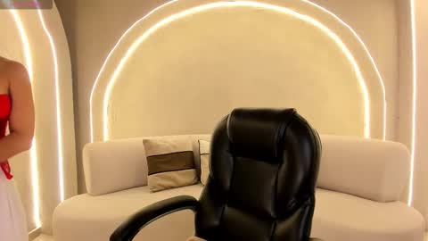 Call me Mia  online show from February 2026 07:01:02 PM