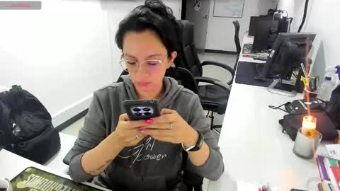 Mia  online show from January 2026 03:10:01 AM