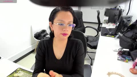 Mia  online show from January 2026 03:45:02 AM