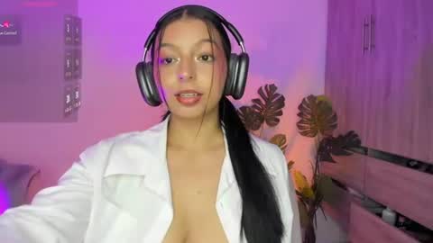 Snapshot of mialove_sweet chatting on July 2026 12:53:02 AM Mia Fernandez online show from July 2026 12:53:02 AM