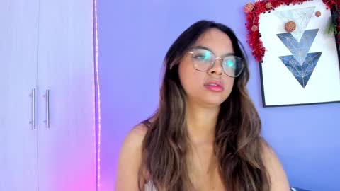 Mia online show from December 2024 10:18:02 PM