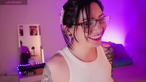 Snapshot of miami_18_ chatting on February 2026 01:35:02 AM Lili online show from February 2026 01:35:02 AM