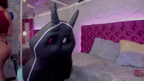 miamiller22 online show from November 2025 07:35:02 PM