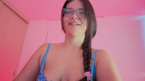 Mia online show from May 2026 11:03:02 AM