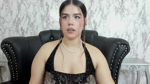 Snapshot of miamontoya chatting on January 2025 09:50:02 PM Mia -5 7001400 Follow online show from January 2025 09:50:02 PM