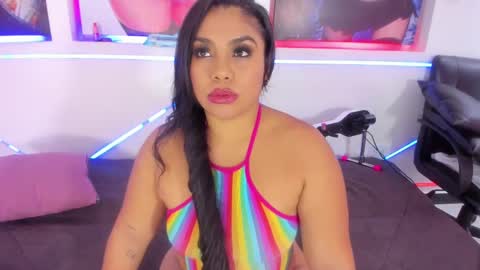 Mia online show from November 2025 11:53:01 AM