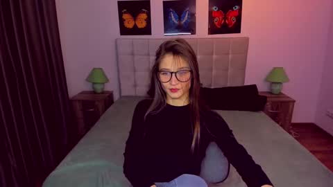 Mia online show from January 2025 06:12:02 PM