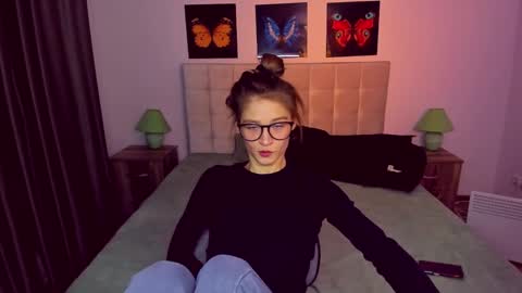 Mia online show from January 2025 09:17:01 PM