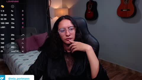 Snapshot of miaportman chatting on December 2024 03:17:01 PM MIAPORTMANN online show from December 2024 03:17:01 PM