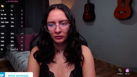 Snapshot of miaportman chatting on December 2024 02:14:02 PM MIAPORTMANN online show from December 2024 02:14:02 PM