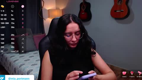 Snapshot of miaportman chatting on January 2025 03:42:01 PM MIAPORTMANN online show from January 2025 03:42:01 PM