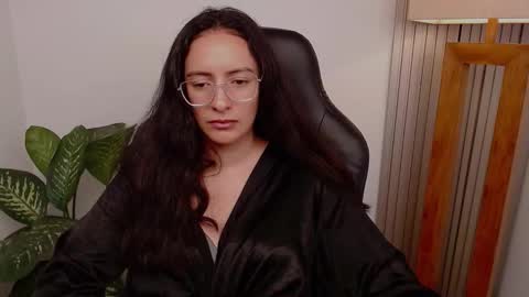 MIAPORTMANN online show from February 2026 07:00:02 PM