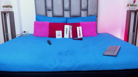 Snapshot of miarobertsmilf chatting on November 2025 10:32:02 PM Mia Milf online show from November 2025 10:32:02 PM