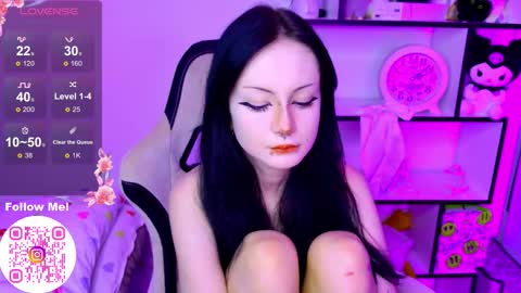 Mia  online show from December 2025 08:17:01 PM