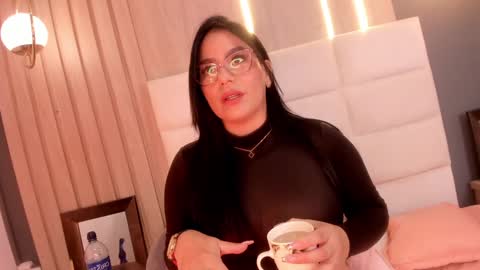 Snapshot of miasphencer chatting on January 2025 08:32:01 PM Mia online show from January 2025 08:32:01 PM