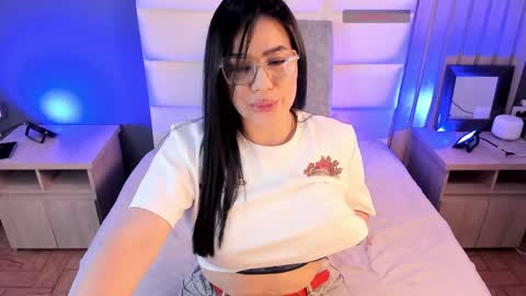 Mia online show from April 2026 08:10:02 PM