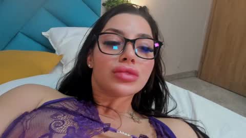 Mia online show from February 2025 09:39:02 PM