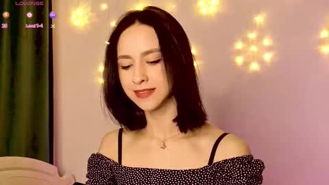 Mia online show from December 2025 12:23:02 PM