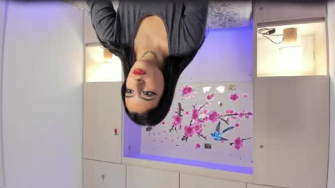 miaturnerr_ online show from April 2026 12:06:02 PM