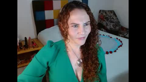 miavellvett online show from October 2025 01:26:01 AM
