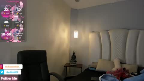 Mia Villalobos online show from October 2025 12:00:02 PM