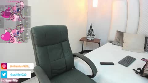 Mia Villalobos online show from October 2025 04:50:01 PM