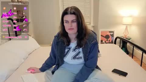 Mia  online show from October 2025 10:37:01 PM