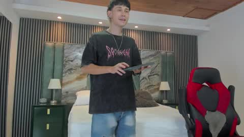 Snapshot of michaeel_blue chatting on October 2025 09:13:01 PM Michael online show from October 2025 09:13:01 PM