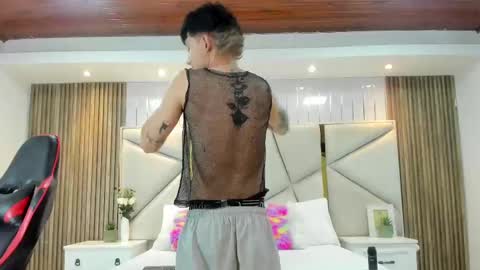 Snapshot of michaeel_blue chatting on October 2025 07:57:02 PM Michael online show from October 2025 07:57:02 PM