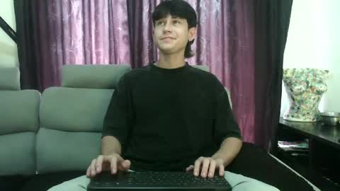 Snapshot of michaeel_blue chatting on May 2026 07:00:02 PM Michael online show from May 2026 07:00:02 PM