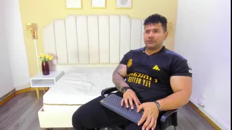 Snapshot of michael_hill1 chatting on October 2025 01:09:02 PM MICHAEL online show from October 2025 01:09:02 PM