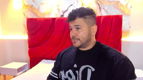 Snapshot of michael_hill1 chatting on November 2025 01:02:01 PM MICHAEL online show from November 2025 01:02:01 PM