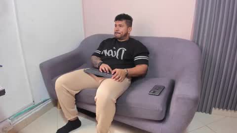 Snapshot of michael_hill1 chatting on November 2025 01:22:01 PM MICHAEL online show from November 2025 01:22:01 PM