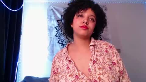 Snapshot of michell_bling chatting on December 2024 04:26:01 PM Michi online show from December 2024 04:26:01 PM
