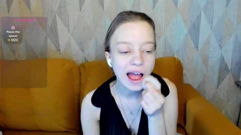 Snapshot of michelle_blond chatting on February 2025 07:23:01 AM michelle_blond online show from February 2025 07:23:01 AM