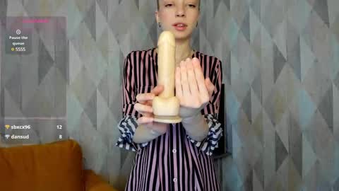 Snapshot of michelle_blond chatting on February 2025 08:07:01 AM michelle_blond online show from February 2025 08:07:01 AM