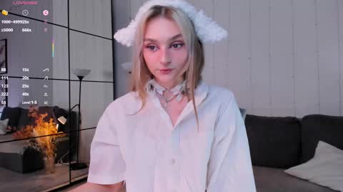 Michelle online show from October 2025 09:45:01 PM